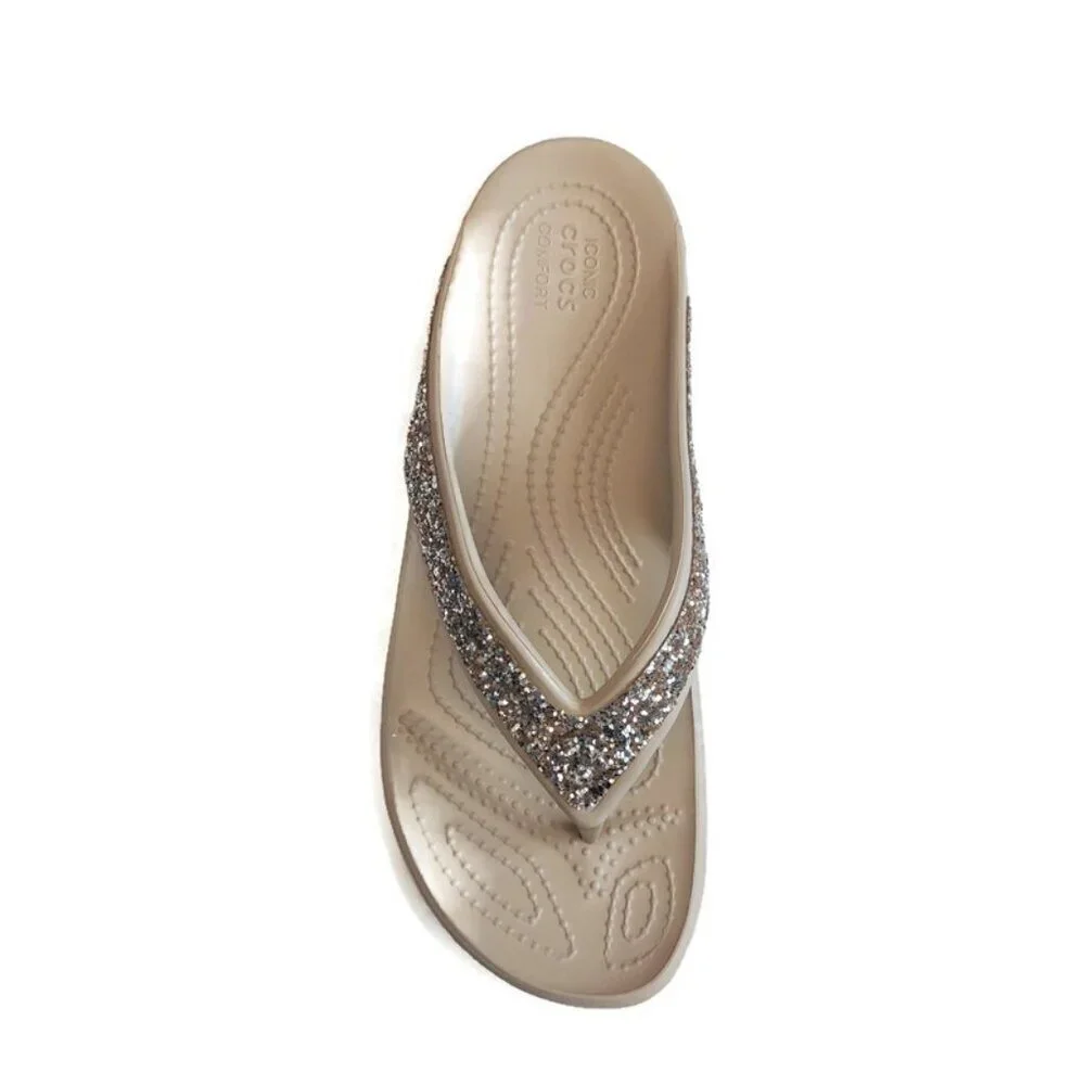 CROCS Sloane Glitter Wedge Flip Flops Womens Sz 8 Lightweight Sandals Chai Gold